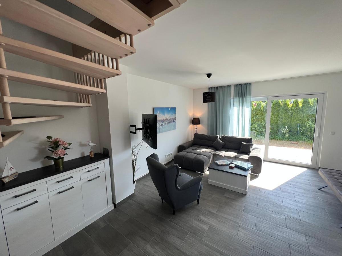 Doppelhaushaelfte Mit Terrasse Villa Elmenhorst/Lichtenhagen Luaran gambar