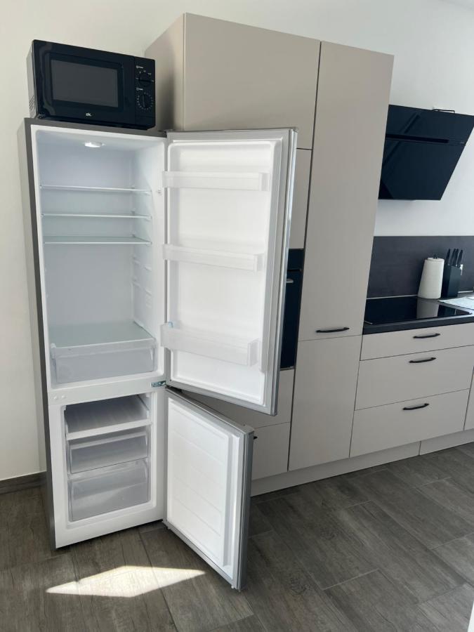 Doppelhaushaelfte Mit Terrasse Villa Elmenhorst/Lichtenhagen Luaran gambar